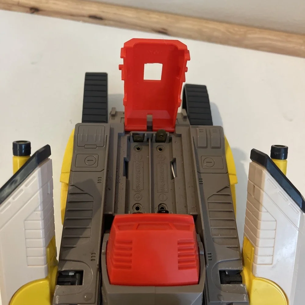 TRANSFORMERS G1 OMEGA SUPREME TANK CLEAN BATTERY‎ COMPARTMENT ORIGINAL Hasbro